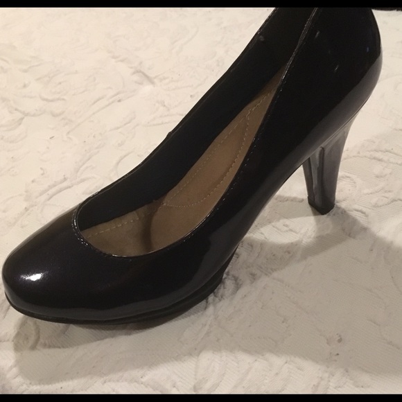 Shoe - Picture 3 of 4